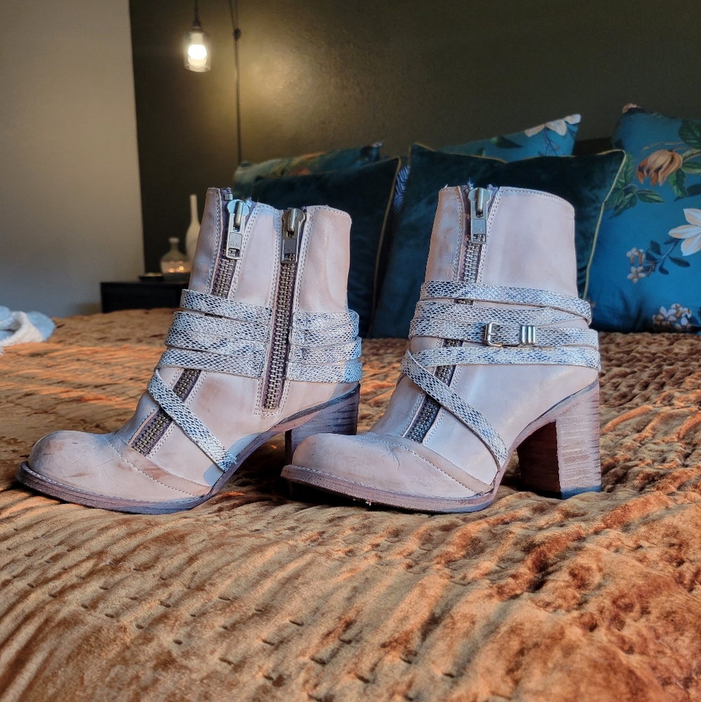 Freebird Balboa Ankle Boots in Ice